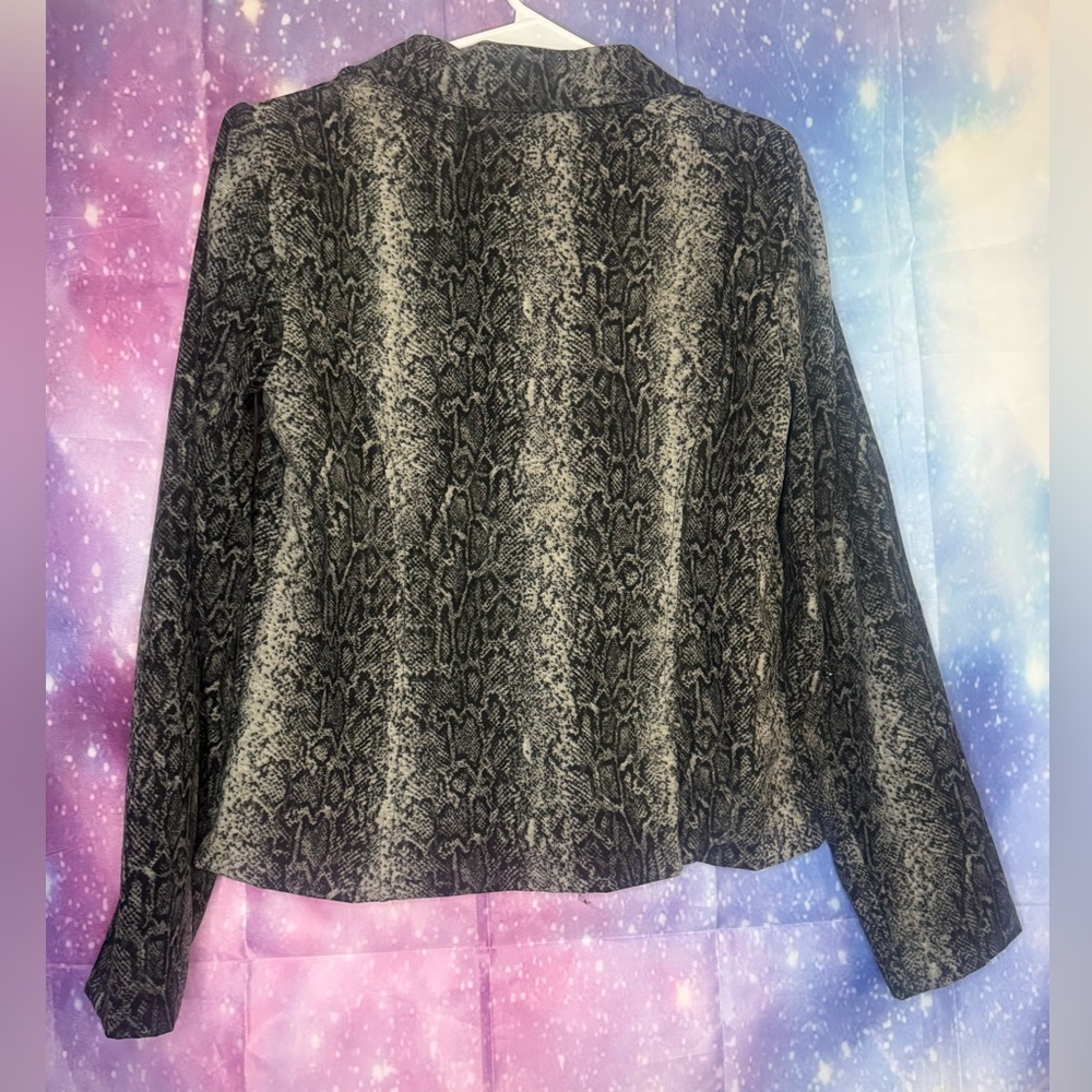 Laura Scott jacket 🛍 - Picture 3 of 3